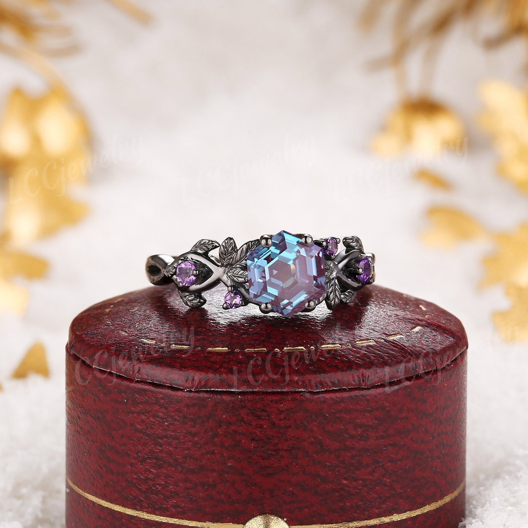 アスティエ　クリスマスオーナメント　ENGAGEMENT RING Unique Gothic Hexagon Alexandrite Fairy Engagement Ring Amethyst
