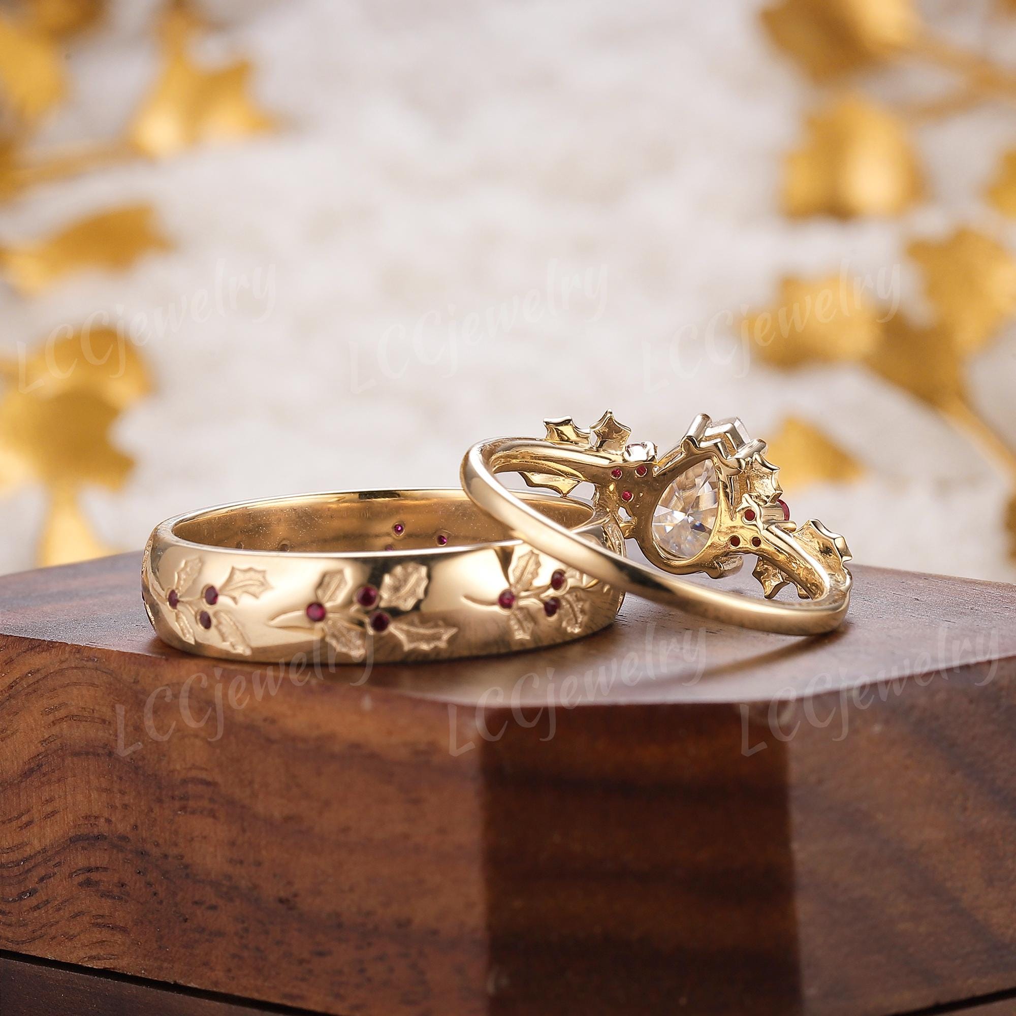 Holly Leaf Couple Ring Set 14K Solid Gold Wedding Bands, Pear 