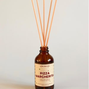 Pizza Margherita: Diffusore a bastoncini profumato con pomodoro, basilico e origano, 100 ml, vetro ambrato