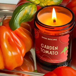 Garden Tomato: Fresh Tomato Vine Green Earthy Scent, Rapeseed Candle in Amber Jar