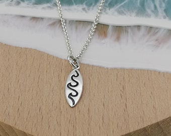Collar de tabla de surf de plata de ley (oxidado)