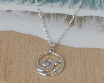 Collar de ondas rizadas de plata de ley