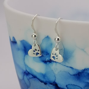 Pendientes de gancho con forma de corazón y pata de plata de ley