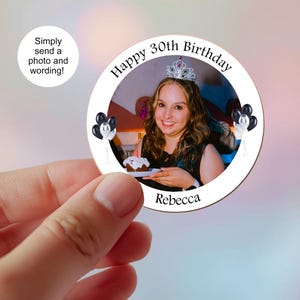 Adesivi personalizzati per feste di compleanno con foto, palloncini, etichette per bomboniere, personalizzabili con qualsiasi testo.