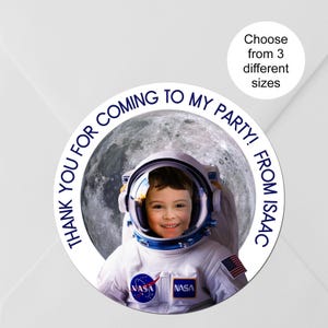 Stickers photo de fête d'anniversaire sur le thème de l'espace avec échange de visages, étiquette personnalisée, retouche photo, design unique, amusant pour les fêtes d'anniversaire