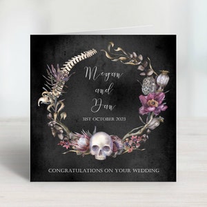 Tarjeta de boda o aniversario personalizada con corona de calavera cuadrada