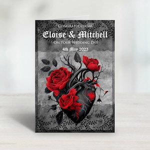 Biglietto di nozze o anniversario personalizzato con cuore nero gotico e rose rosse
