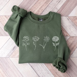 Custom Birth Month Birth Flower Sweatshirt, Flower T Shirt, Sentimental Gift Idea, Mothers Day Gift, Birth Month Flower Sweatshirt