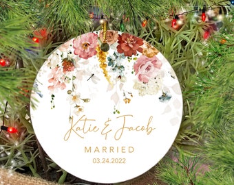 Personalized Married Ornament  - Mr & Mrs Ornament - Our First Christmas Married Keepsake  - Wedding Gift - Couples Ornament - Newlywed Gift