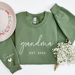 Personalized Grandma Sweatshirt with Kids Names, Grandma Sweatshirt, Nana Sweatshirt, Gift for Grandma, Gigi Sweatshirt, Grandma EST