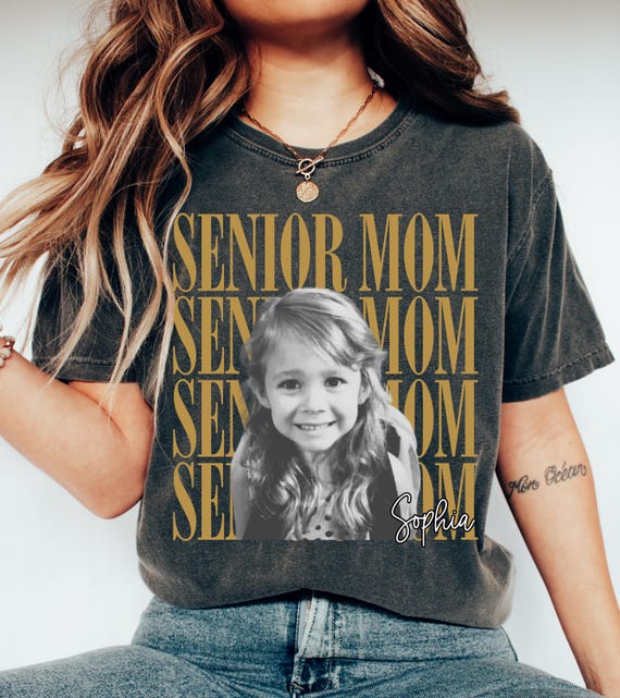 Custom Photo Senior Mom 2026 Shirt, Custom Photo Class of 2026 Family Shirt, Proud Mom of 2026 Graduate, Custom Senior Mom Graduation Shirt