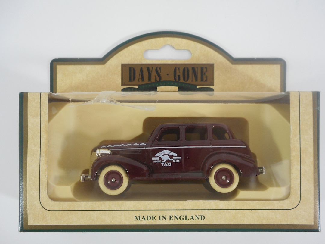 lledo-no-48009-diecast-model-of-a-1939-maroon-chevrolet-car