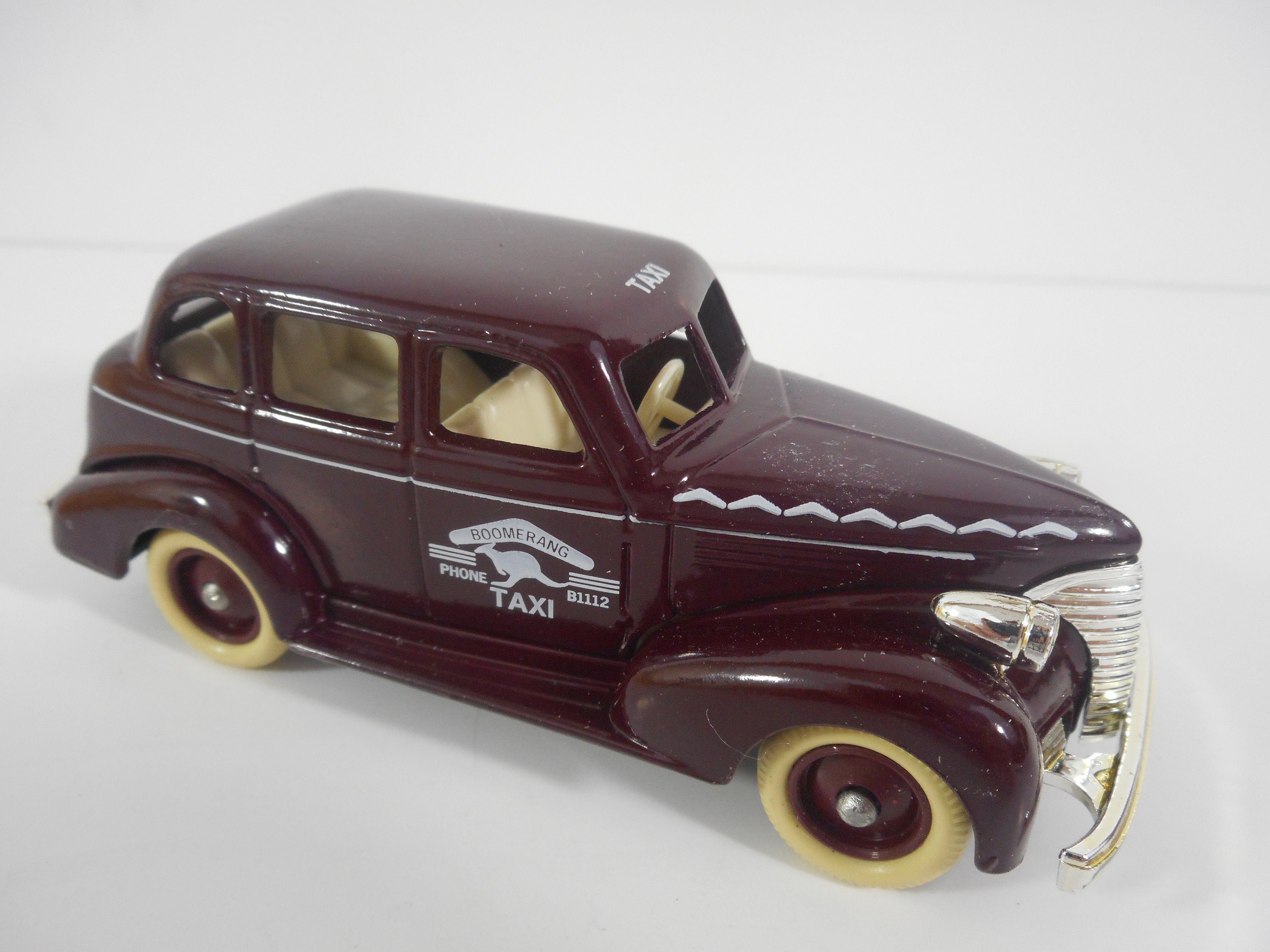 lledo-no-48009-diecast-model-of-a-1939-maroon-chevrolet-car