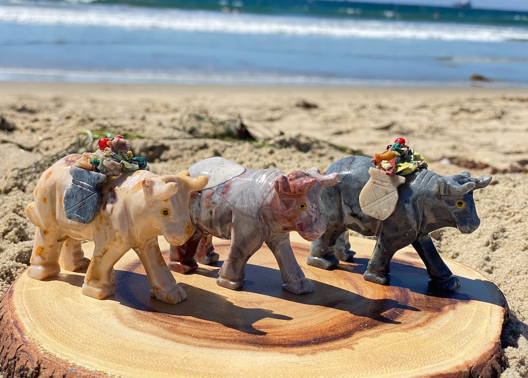 Wall Street Crystal Bull Figurines - Etsy