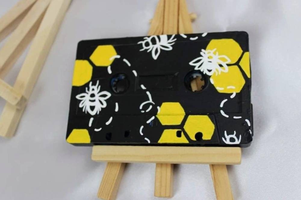 Cassette Peinte Abeille/Bee Painted Cassette