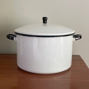 Vintage Large White Enamel Stock Pot w/ Black Trim, Primitive, Country/Rustic/Farmhouse Kitchen Decor, Wooden Top, Shabby Chic, Collectible