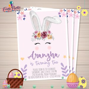 Invitación de cumpleaños del conejito 2º / Algún conejo está convirtiendo dos / etiqueta de conejo / etiquetas de jugo de Pascua / invitación de cumpleaños editable / invitación digital