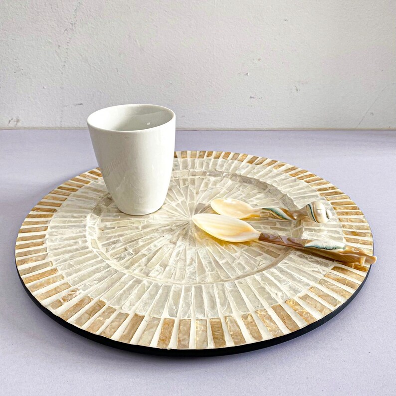 Plateau rond dincrustation de perle de mère, plateau de table basse de laque, plateau de petit déjeuner, cadeau de pendaison de crémaillère de modèle blanc, plateau de cocktail, plateau de service image 4