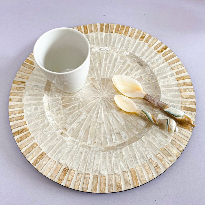 Plateau rond dincrustation de perle de mère, plateau de table basse de laque, plateau de petit déjeuner, cadeau de pendaison de crémaillère de modèle blanc, plateau de cocktail, plateau de service image 2