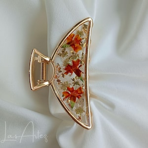 Marigold & Wildflowers Mix Gold Flakes Claw Clip, Wildflowers Resin Metal Hair Claw, Large Half Moon Hair Clamp, Terrarium Hair Accessories