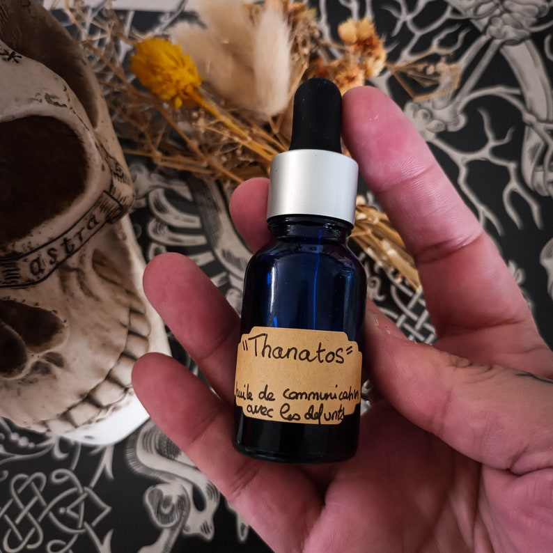 photographie d'un flacon d'huile "Thanatos" par Chaudron et Cie