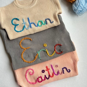 Maglione personalizzato per bambini / Maglione personalizzato / Maglione con nome sul maglione / Maglione personalizzato / Abbigliamento ricamato / Abbigliamento arcobaleno