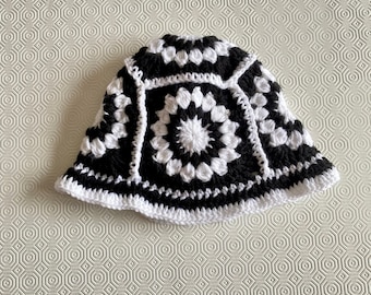 Crochet Bucket Hat - Black and White Granny Square Pattern  display picture 2