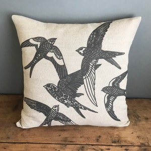 Kissen - Mauersegler, 40 x 40 cm, Baumwolle Leinen Union, Vogelkunst, zeitgenössisches Design, Federkissen deluxe