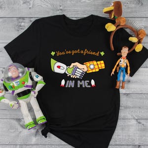 Koszulka Youve Got A Friend In Me, Koszulka Disney Toy Story, Koszulka Disney Trip, Koszulka Disney Friends, Koszulka Toy Story Characters, Najlepsi Przyjaciele