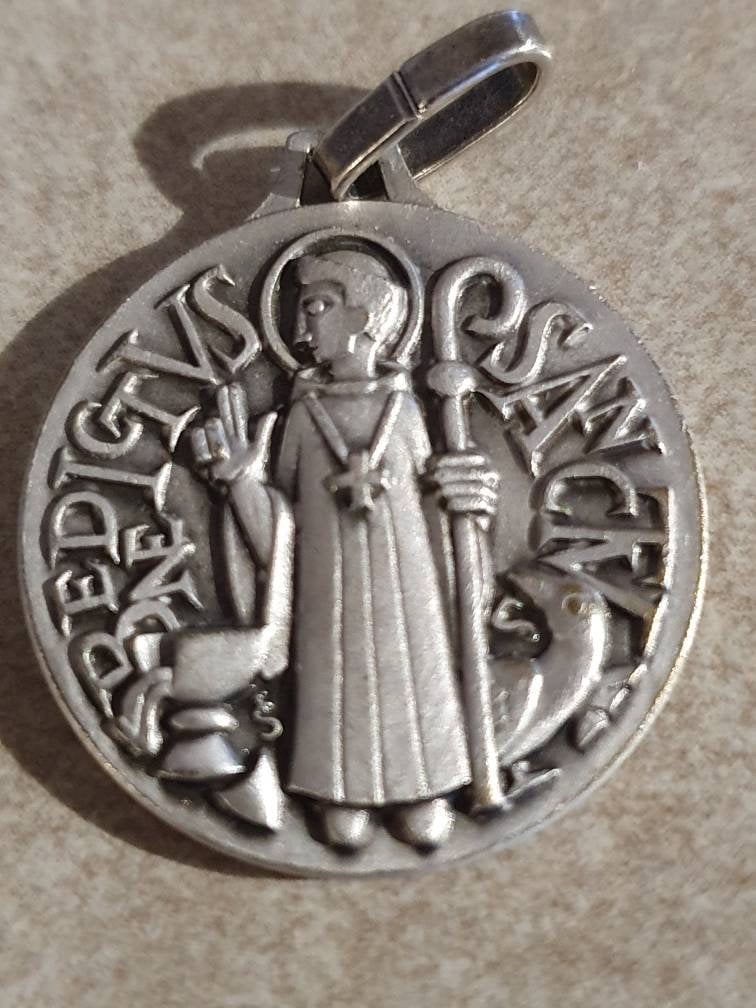 Médaillon de Saint Benoît 2.3 cm Médaille Religieuse Recto Verso