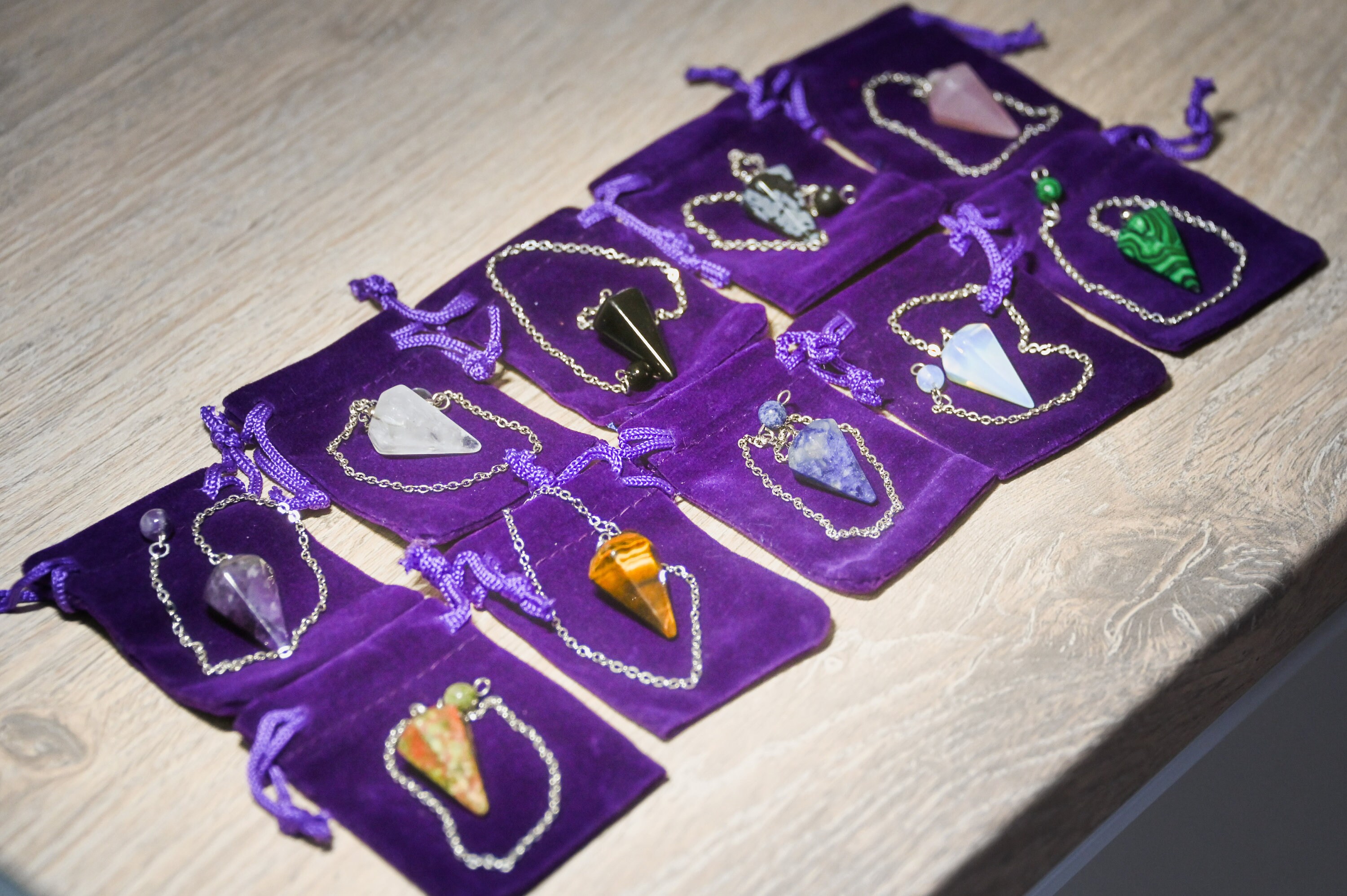 Pendule de Radiesthésie Cône Reiki Sourcier Pierre Précieuse Consultation Divination Oracle Divinato