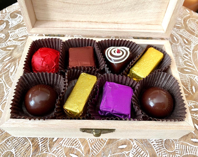 16 pieces ARTISAN CHOCOLATE in wooden box
