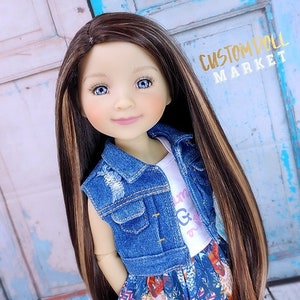 以下が含まれることがあります： 自然な仕上がりの手作りの木製まな板。片側に生きたエッジがあり、滑らかな長方形をしています。長さ約45cm、幅30cmです。