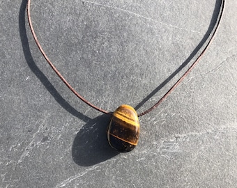 Necklace Tiger's Eye Drum Stone Pendant for more self-confidence and transparency