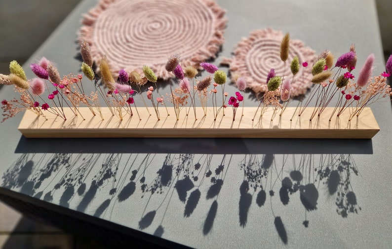 Trockenblumenleiste Blumenleiste mit Trockenblumen Trockenblumen Tischdeko Wanddeko Holzleiste Dekoration Eichenholz Bild 2