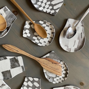 NEW Modern Checkered Spoon Rest | Organic Shape Speckled Mix Clay Spoon Rest | Black & White Checkered Geometric Pattern Utensil Holder