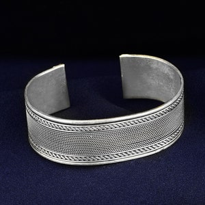 Silver Handmade Cuff Bracelet , 20mm Band Silver Unisex Bracelet , Silver Handmade Embroidered Bracelet , 925k Sterling Silver Bracelet