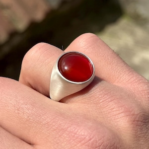 Men Classic Signet Ring, Red Agate Signet Ring, Silver Carnelian Ring, Anniversary Ring, Pinky Silver Ring, Matte Round Silver Ring