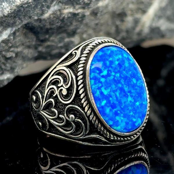 Zilveren opaal edelsteen herenring, vuurblauwe opaal handgemaakte ring, blauwe edelsteen herenring, gegraveerde herenring, 925 sterlingzilveren ring