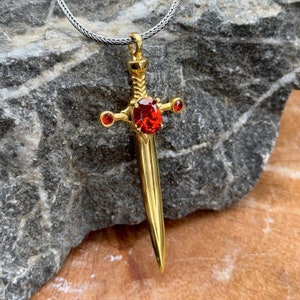 14K vergoldete Schwert Halskette, Rubinstein Schwert Anhänger, Silber Krieger Dolch Anhänger, Unisex Anhänger, Valentinstag Geschenk, 925 Silber