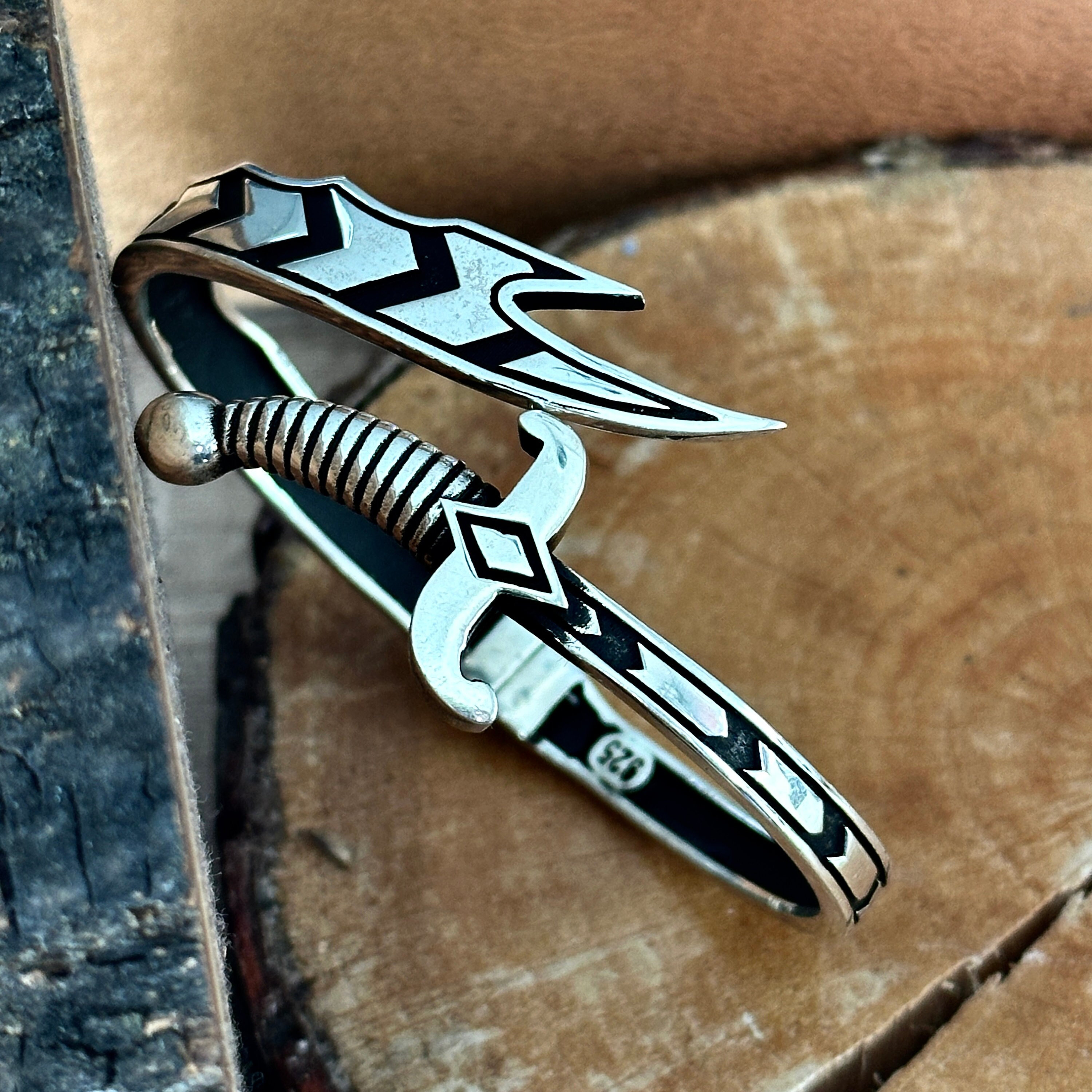 Nullus sword bracelet 925シルバー NULLUS : 눌루스] SWORD & THORMS 925 SILVER BRACELET - SAMPLAS