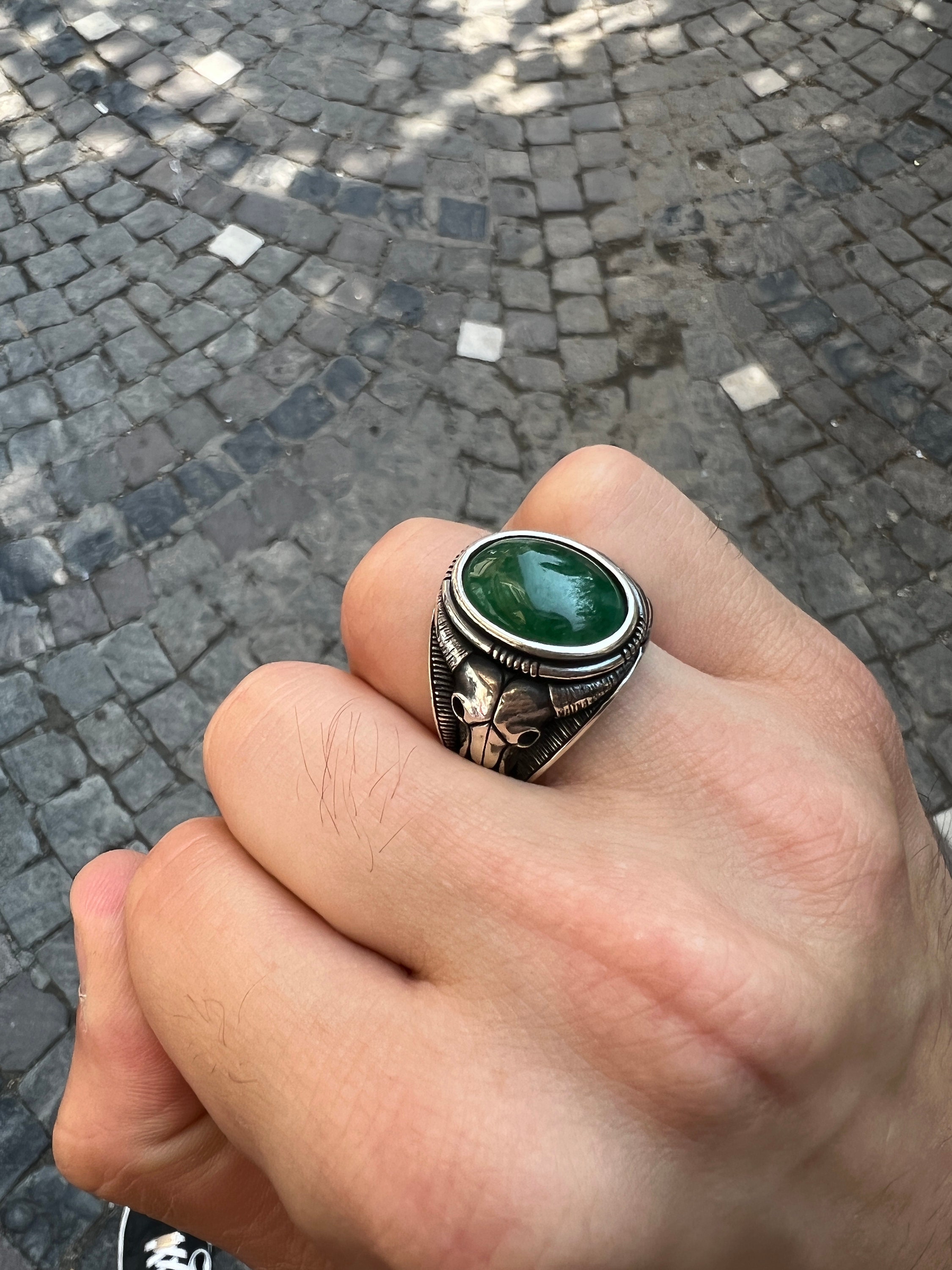 Anillo de piedra de verde del hombre anillo de cabeza - Etsy
