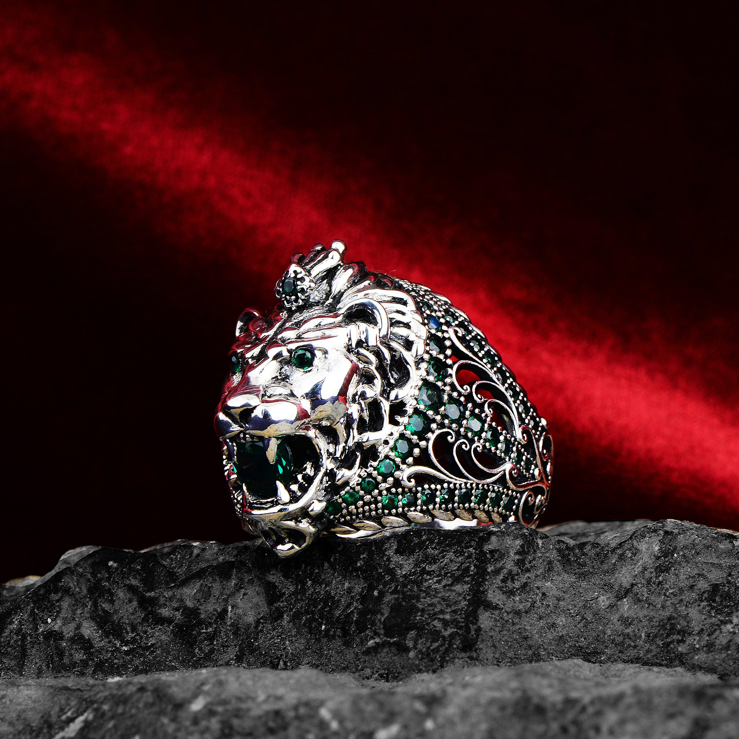 STERLING SILVER RUNNING LION PIN BROOCH EMERALD EYE