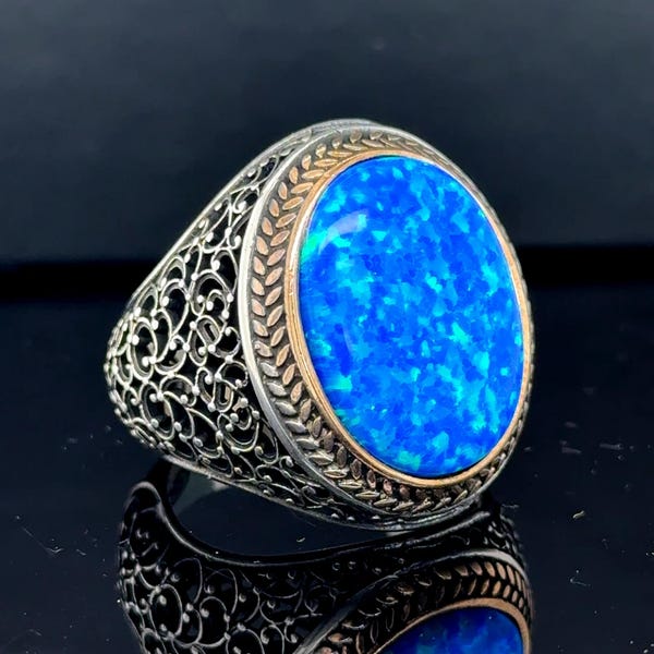 Zilveren blauwe opaalring, natuurlijke vuurblauwe opaal, heren opaal edelsteenring, Turkse handgemaakte ring, cadeau voor mannen, gegraveerde ring, 925 zilveren ring