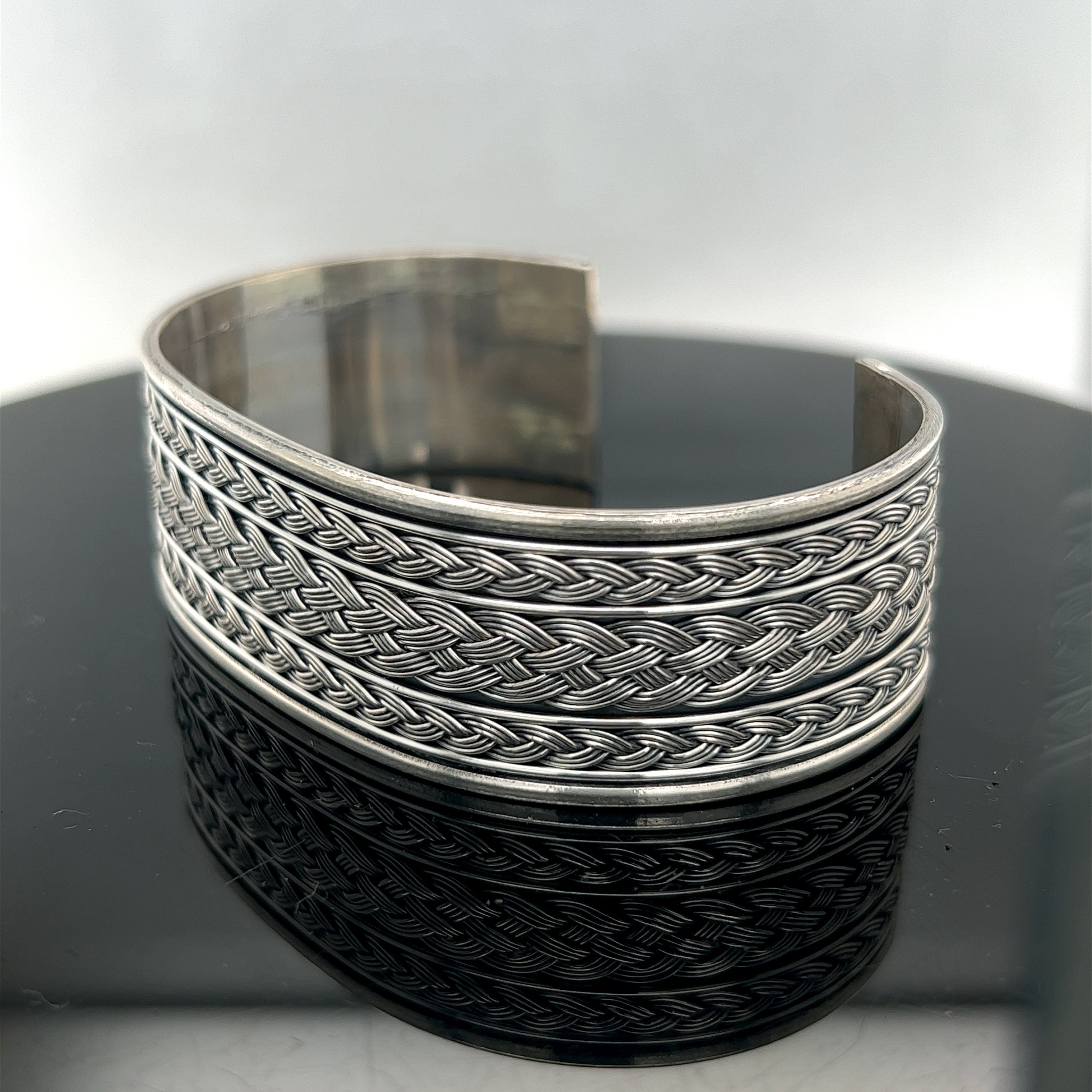 Vintage Navajo Turquoise Sterling Silver Cuff Bracelet - Yourgreatfinds