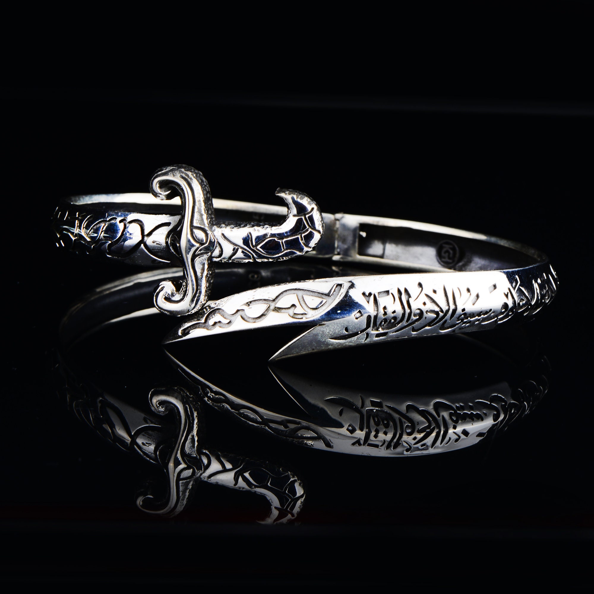 Enameled men's bracelet with sword Zulfiqar engraving