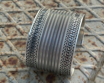 ブレスレット SILVER CRYSTAL DETAIL CUFF BRACELET Wide Sterling Silver Cuff With Flowers and Swirls, Floral