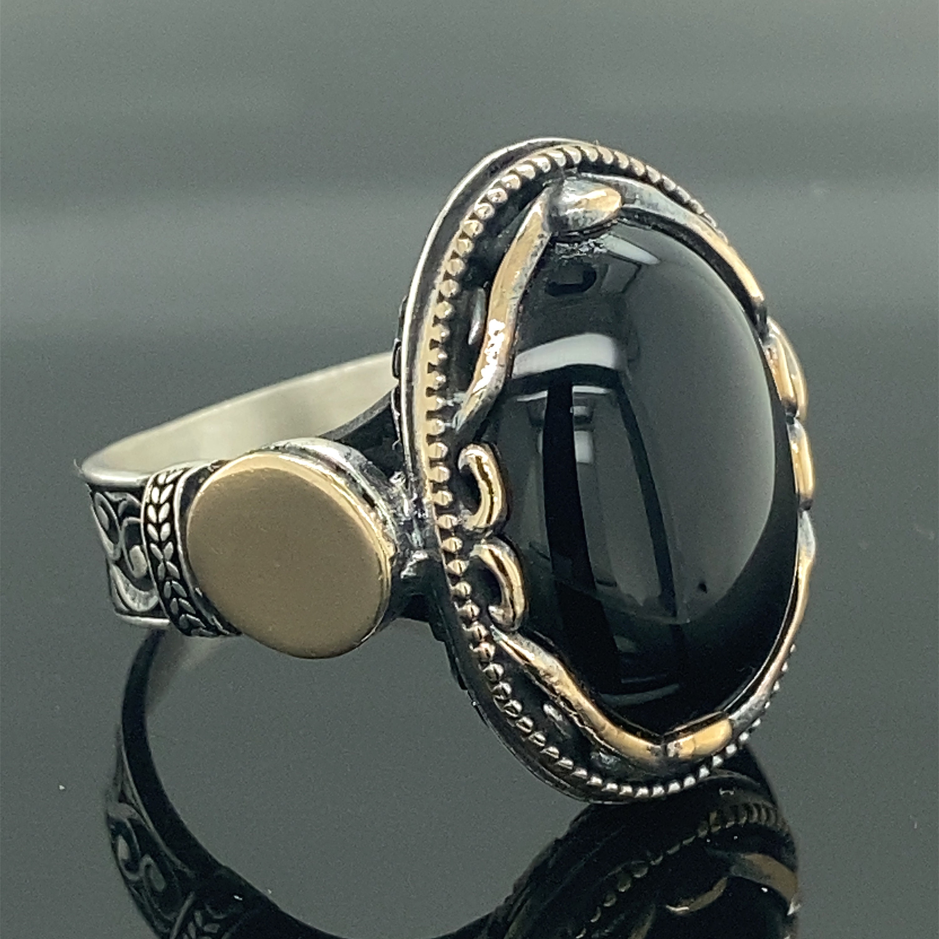 Black Onyx Sterling Silver Ring - Size 7.5 - 3.07 Grams - TheGlobalStone