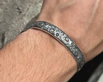 シルバーハンドメイドカフブレスレット、刻印入りヴィンテージカフ