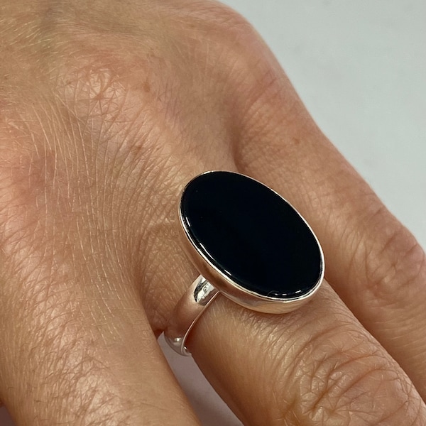 zilveren ovale onyx ring, natuurlijke zwarte onyx ring, minimalistische ring, handgemaakte vrouwen onyx ring, 925k sterling zilveren onyx ring